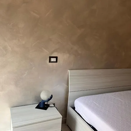 Lady's Apartment *